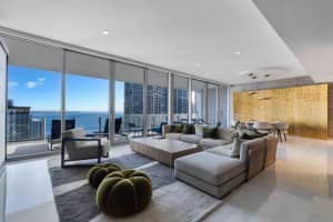 300 Biscayne Blvd Way 3302, Miami