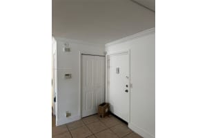 2201 Nw 41st Ave 108, Lauderhill