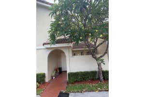 17048 Nw 66th Ct, Miami Lakes