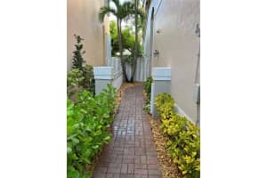 1135 Pin Oak St #0, Hollywood, FL 33019, - MLS#A11835423