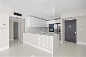 20335 W Country Club Dr 1509, Aventura