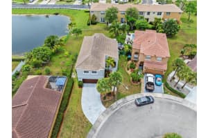 15376 Nw 14th Mnr, Pembroke Pines