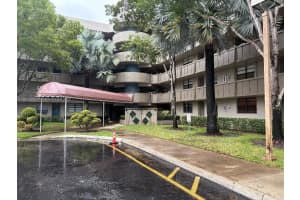901 Colony Point Cir 107, Pembroke Pines