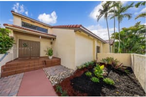 6637 Nw 181st Ln, Hialeah