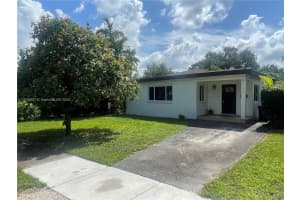 473 South Dr, Miami Springs