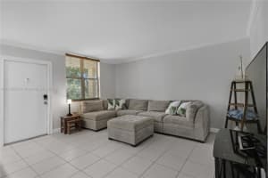 2400 NE 10th St APT 104, Pompano Beach, FL 33062, - MLS#A11835863