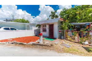 2255 Ne 137th St North Miami Beach, FL 33181 - MLS#A11835868
