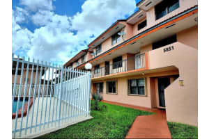 5851 W 20th Ave 412, Hialeah