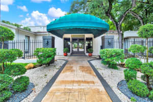 6886 N Kendall Dr D102, Pinecrest