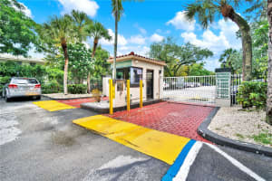 6886 N Kendall Dr APT D102, Pinecrest, FL 33156, - MLS#A11836267