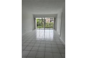 8897 Fontainebleau Blvd, Miami, FL 33172, Sold 09/09/25