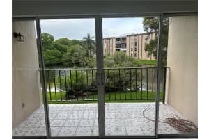 8897 Fontainebleau Blvd, Miami, FL 33172, Sold 09/09/25