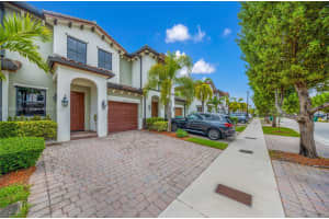 8877 Nw 103rd Ave, Doral