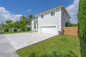 5226 SW 160th Ave, Miami, FL FL 33185 - MLS#A11836662