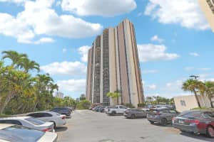 20379 W Country Club Dr 1436, Aventura