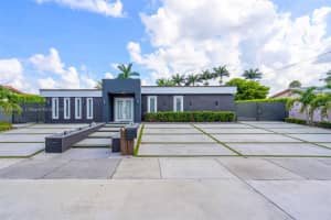 8241 Nw 182nd St, Hialeah
