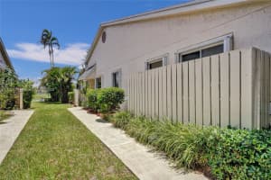 2083 E Discovery Cir E Deerfield Beach, FL 33442 - MLS#A11836779