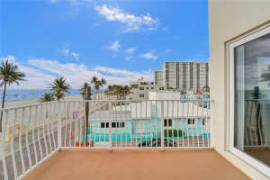 300 Oregon St APT 201, Hollywood, FL 33019, - MLS#A11836801