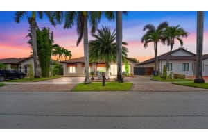 8775 Nw 168th St, Miami Lakes