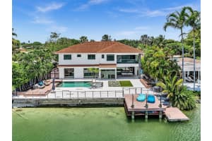 2320 Ne 211th St Miami, FL 33180 - MLS#A11836876