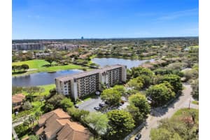 3300 W Rolling Hills Cir 104, Davie