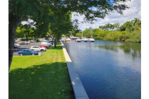 3401 N Country Club Dr Ei-202, Aventura