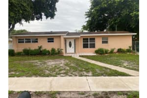 2020 Nw 185th Ter, Miami Gardens