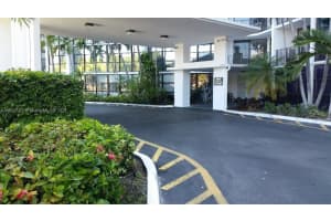 800 Parkview Dr 226, Hallandale Beach