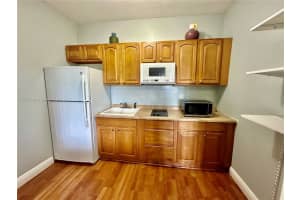 26 Diplomat Pkwy 2368, Hallandale Beach