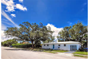 828 Ne 76th St, Miami