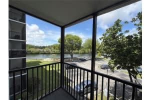 3475 N Country Club Dr 315, Aventura
