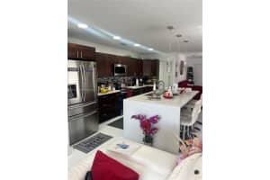 11925 Sw 6th St, Miami