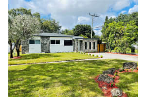 1930 Ne 178th St, North Miami Beach
