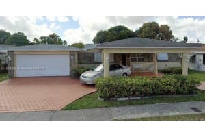 292 W 39th Pl, Hialeah