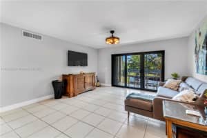 302 Lakeview Dr 202 Weston, FL 33326 - MLS#A11838299