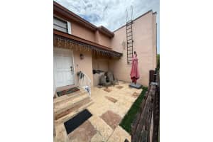 575 W Park Dr APT 202, Miami, FL 33172, Sold 10/27/25