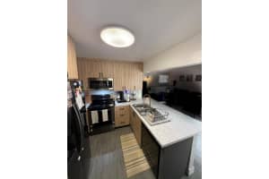 575 W Park Dr APT 202, Miami, FL 33172, Sold 10/27/25