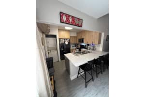 575 W Park Dr APT 202, Miami, FL 33172, Sold 10/27/25