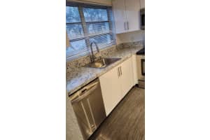 2501 Nw 41st Ave 201, Lauderhill