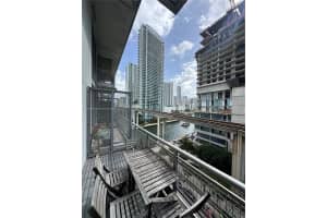 690 Sw 1st Ct 1010, Miami