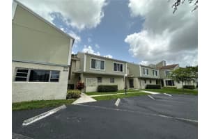 8005 Lagos De Campo Blvd L-4, Tamarac