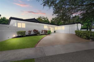 1124 Yale Dr, Hollywood