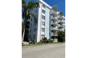 498 Nw 165th St Rd D-407, Miami