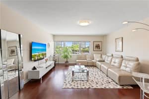1700 NE 105th St APT 312, Miami Shores, FL 33138, - MLS#A11838797