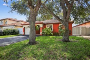 19611 NW 82nd Ct, Hialeah, FL 33015, - MLS#A11839091