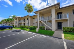 5560 Lakeside Dr 204, Margate