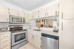 5560 Lakeside Dr APT 204, Margate, FL 33063, - MLS#A11839099