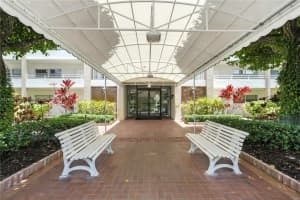 3850 Oaks Clubhouse Dr 307, Pompano Beach