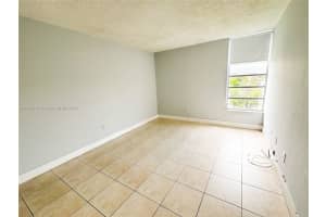 8840 Fontainebleau Blvd 402, Miami, FL 33172 - MLS#A11839111