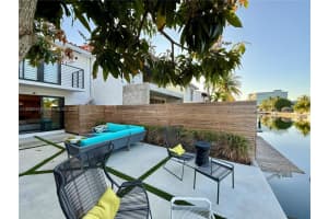 1945 Ne 123rd St, North Miami